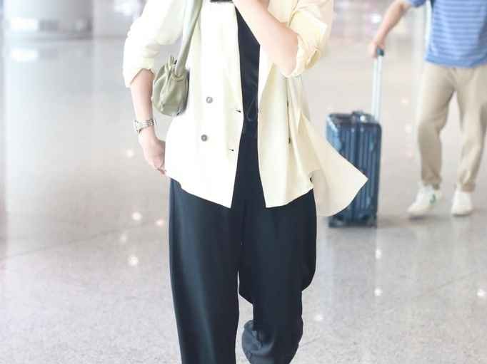 米色外套的裤子搭配全攻略，穿出高级感原来这么简单