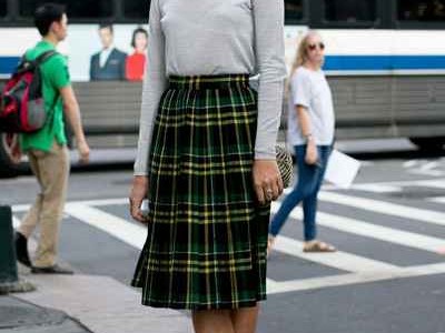 百褶裙配鞋全攻略 从运动鞋到高跟鞋的造型秘诀