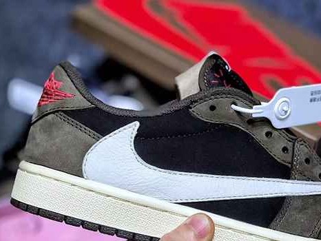 别笑！今天你脚上穿的爆款鞋可能真的姓“莆”