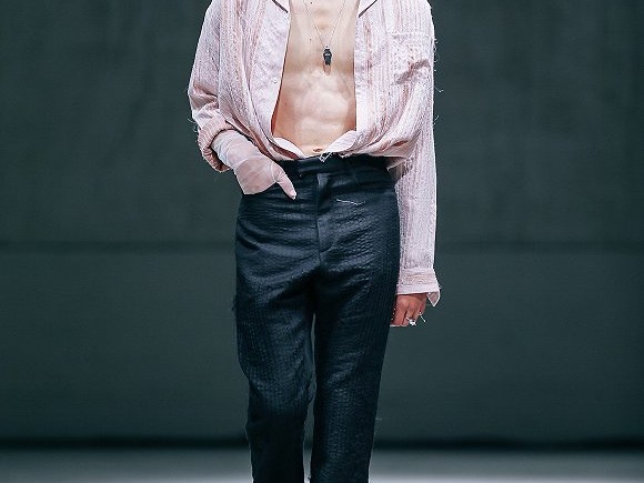 衣服上单一个R标志到底是啥来头？扒一扒那些让人傻傻分不清的R品牌