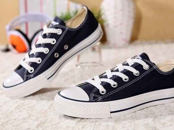 帆布鞋配裤子全攻略，这几条神裤让你时髦到飞起