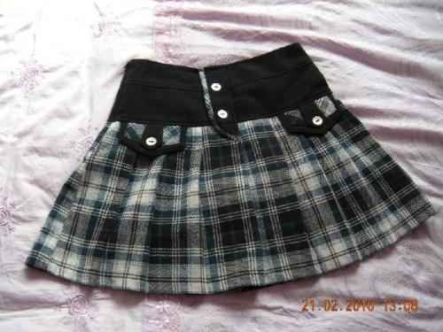 百褶裙上衣搭配全攻略 穿出灵动与优雅