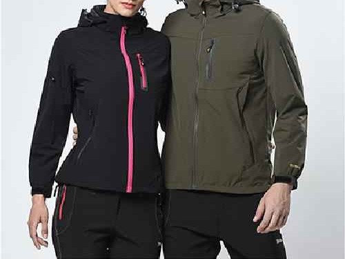 冲锋衣里穿什么不显臃肿还保暖