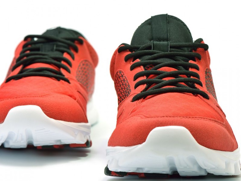 耐克如今算啥档次 昔日神坛上的鞋子今天还香吗