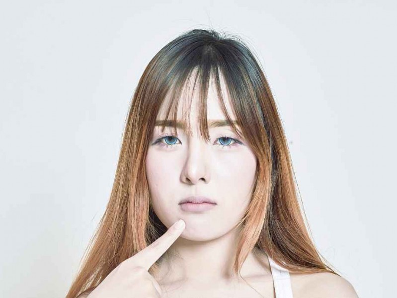 男士脸黑穿啥颜色更显精神