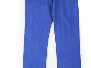 蓝色上衣搭裤子全攻略 轻松穿出高级感