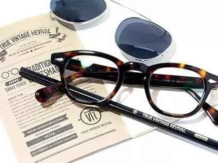 挑选眼镜让你颜值翻倍全攻略