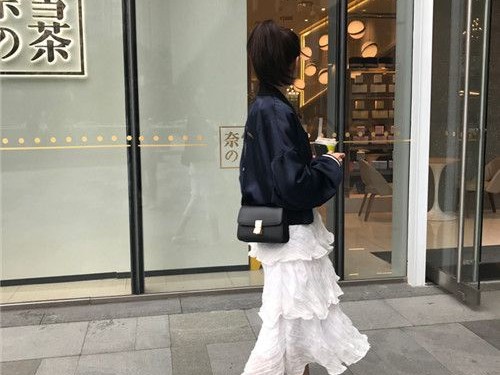 蛋糕裙搭配上衣全攻略 穿出你的专属风格