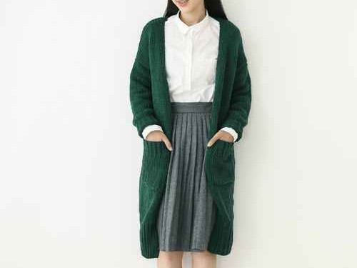 开衫外面穿什么 解锁一件单品的多层时髦魔法