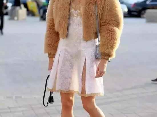 探秘冬日软黄金羊羔毛的整理与养护全攻略