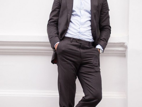 黑西服配什么裤子才能摆脱严肃感？试试这三种混搭方案
