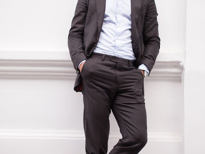 黑西服配什么裤子才能摆脱严肃感？试试这三种混搭方案