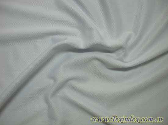 涤纶到底是个啥面料 听说它是塑料做的还能穿身上