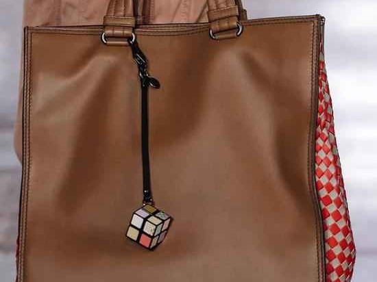 姬龙雪包包什么档次 法国老牌轻奢包实力解析