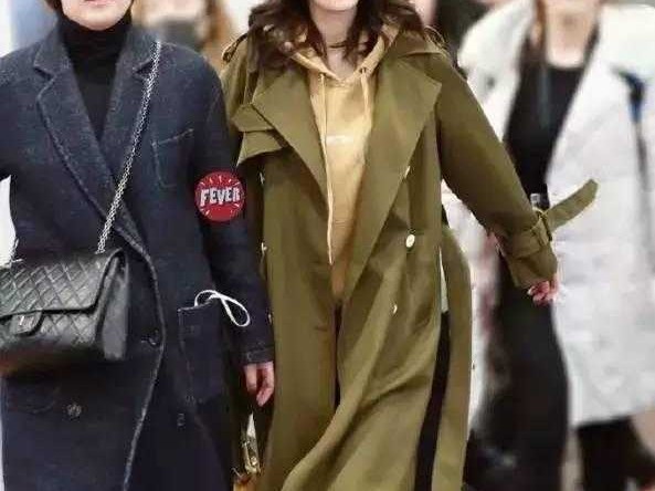 连帽卫衣搭配外套全攻略 穿出松弛时尚感