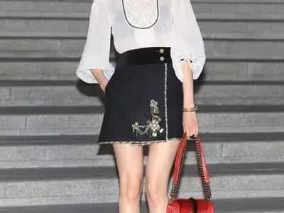小黑裙搭配上衣全攻略
