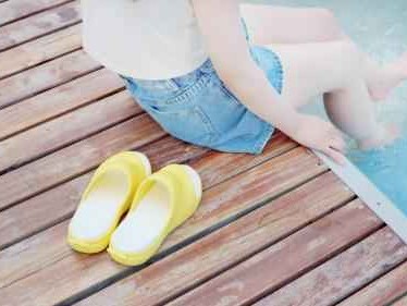 汗脚穿什么拖鞋好 这些妙招让你告别闷热尴尬
