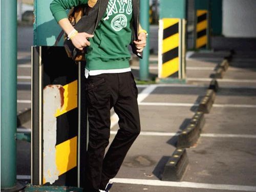 绿色衣服穿对了是真时髦，穿错了像棵行走的蔬菜