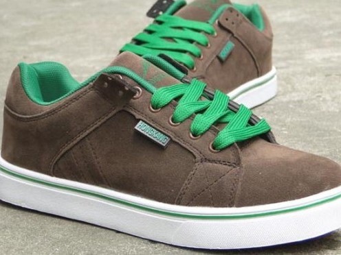 绿色鞋子配什么裤子 掌握这些搭配思路让你的造型脱胎换骨