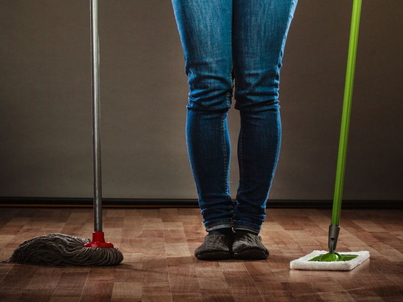 蓝色牛仔裤搭配合适鞋子让你轻松变身时尚达人