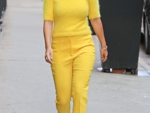 黄色裤子搭配秘籍穿出你的时尚范儿
