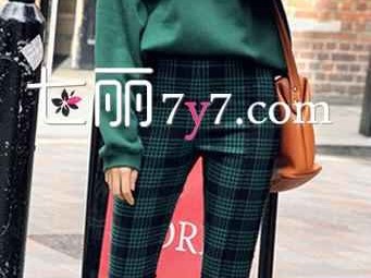 深绿色配裤子全攻略 穿出高级感不踩雷