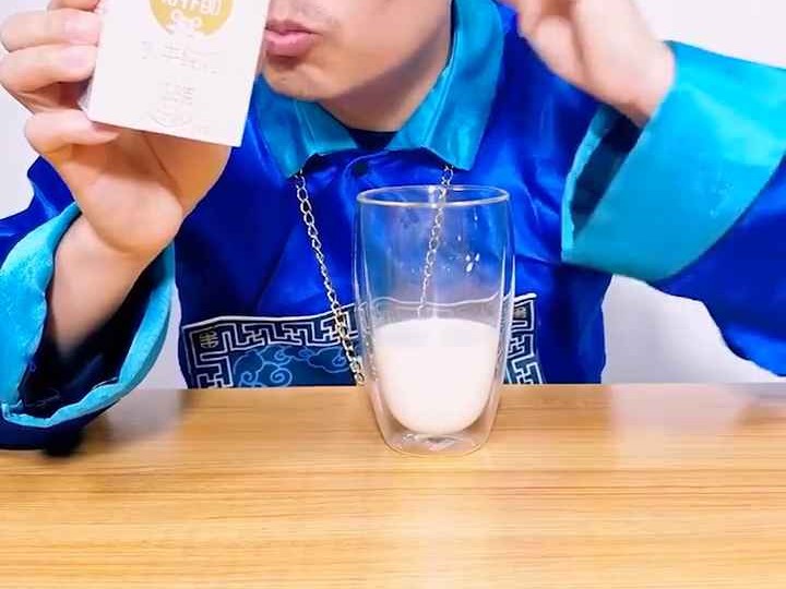 你知道水牛奶其实不是掺了水的牛奶吗？它比你想的珍贵多了！