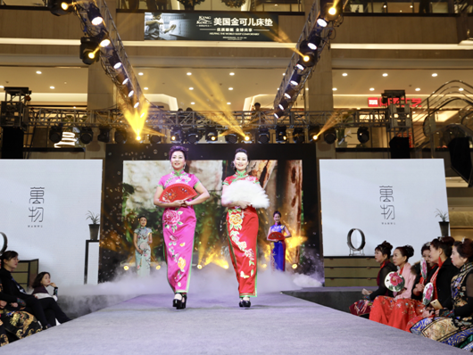 标题：靓女必藏！这些中式旗袍年轻店铺让你告别老气，穿出时尚新风潮