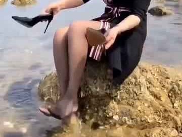 海边漫步不踩雷 一篇看懂沙滩上该穿啥鞋